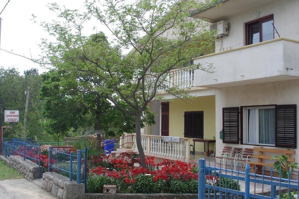 Apartments Cico Starigrad Paklenica Oda fotoğraf